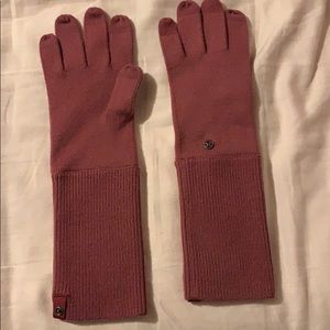 Lululemon women scroll on knit gloves